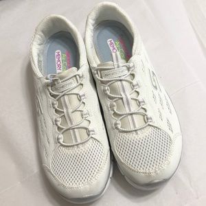 Skechers White Sneakers  Memory Foam Mesh Sz 10